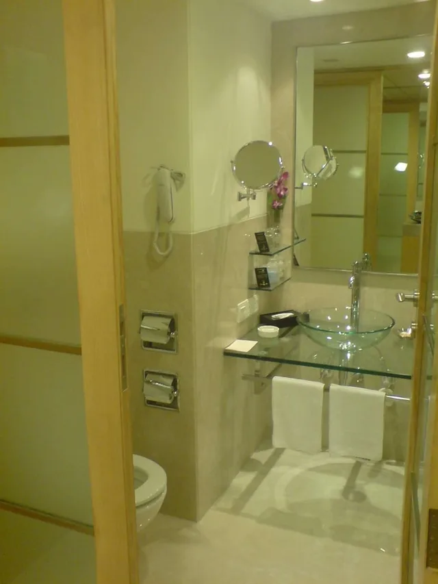 Deluxe, King Bed, Residency Sarovar Portico 6/6
