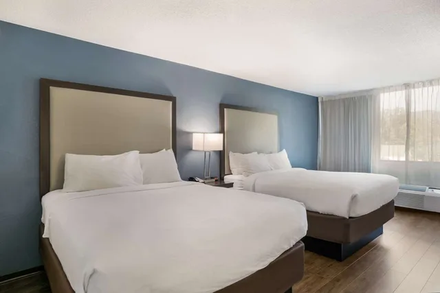 غرفة بسريرين كوين، Clarion Hotel Conference Center Maggie Valley NC 1/4
