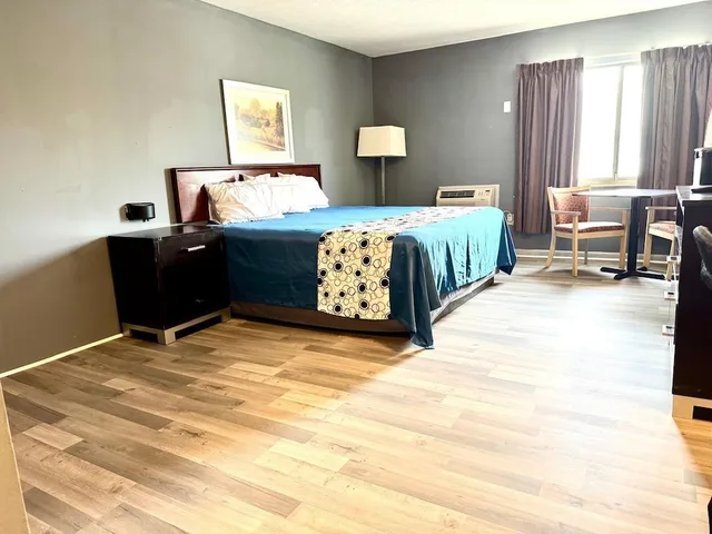 غرفة بسرير كينج للمدخنين، Highlander Inn Cleveland Beachwood Near I-480 1/4
