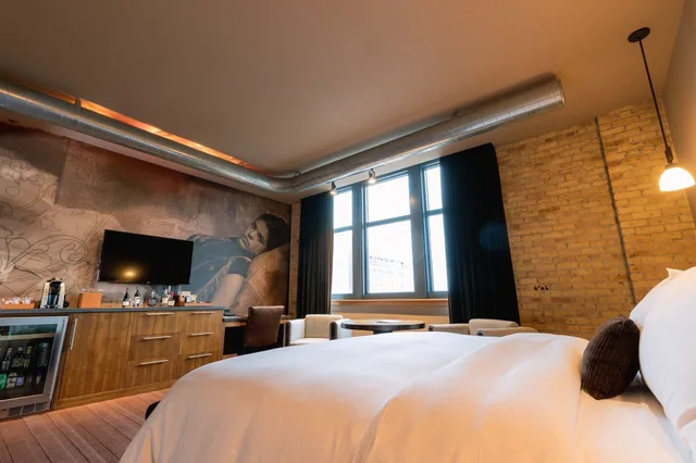 غرفة بريميوم بسرير كينج بإطلالة على المدينة، The Iron Horse Hotel 1/2