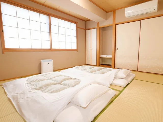غرفة يابانية بفرشتي فوتون بأرضية تاتامي، Matsuyama New Grand Hotel 5/10