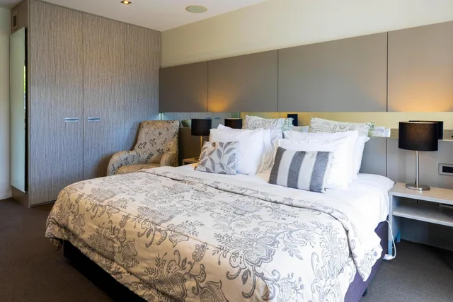 استوديو بزنس بسرير كينج، Airport Gateway Motor Lodge 4/10
