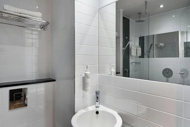 Standard, Double Bed, Four Points Flex by Sheraton Cardiff 5/6