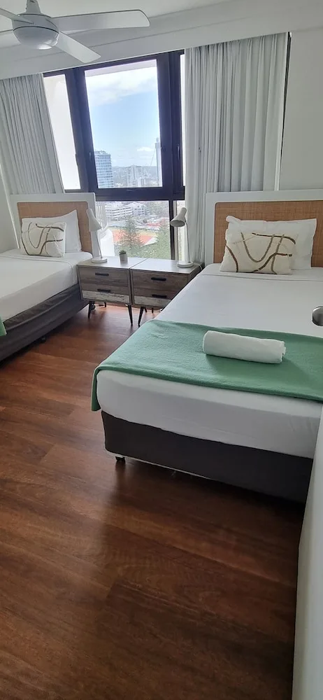 3 Bedrooms, Apartment, 1 Queen and 4 Single Beds, Ocean View, Top Floor, Boulevard North Holiday Apartments 4/5