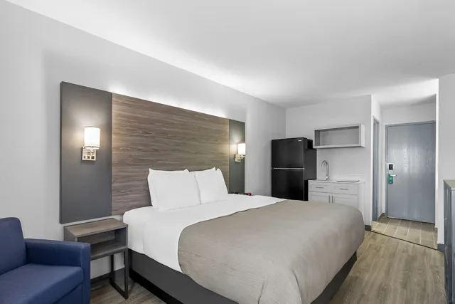 Upgrade, Efficiency, King Bed، Quality Inn New Martinsville, WV 3/7