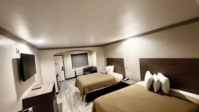 غرفة قياسية بسريرين كوين، Luxury Inn & Suites Liberty 3/6