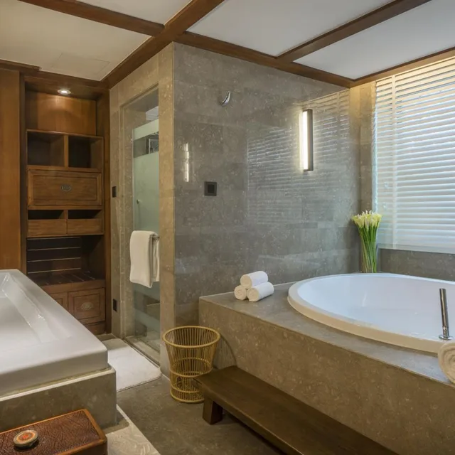 جناح بسرير كينج بغرفة نوم واحدة بمنطقة جلوس، INTERCONTINENTAL LIJIANG ANCIENT TOWN RESORT 5/6