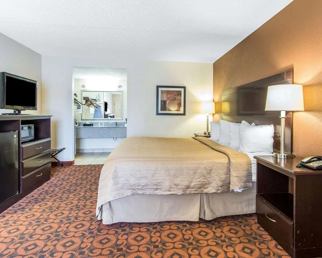 غرفة بسرير كينج للمدخنين، Motel6 Oklahoma City, OK - Fairgrounds West 4/4