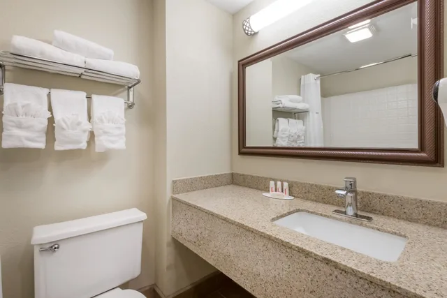 Standard, 2 Queen Beds, Baymont By Wyndham Georgetown 6/7