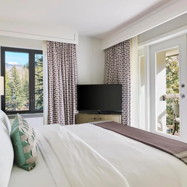 جناح تنفيذي بسرير كينج بإطلالة على الجبل مع أريكة، Grand Hyatt Vail Resort and Spa 1/2