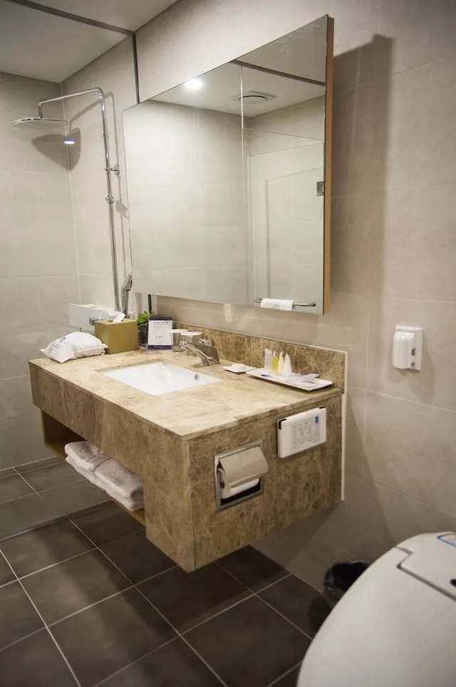 جناح جونيور بفراش فوتون وسرير فردي وسرير كوين، Benikea Jungmun Hotel 8/8