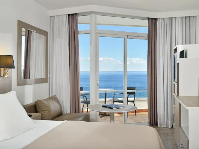 Connecting, Melia, Double Bed, Sea Front، Melia Calvia Beach 4/7