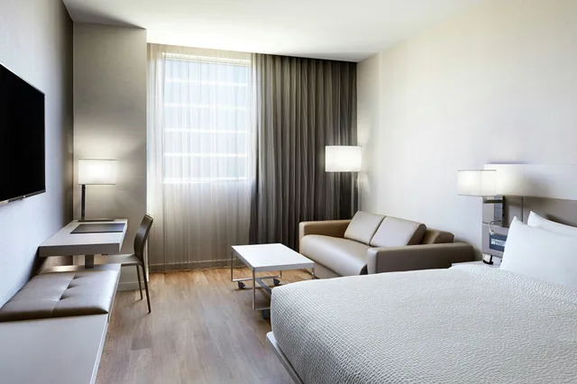غرفة بسرير كينج، AC Hotel by Marriott Miami Aventura 1/2