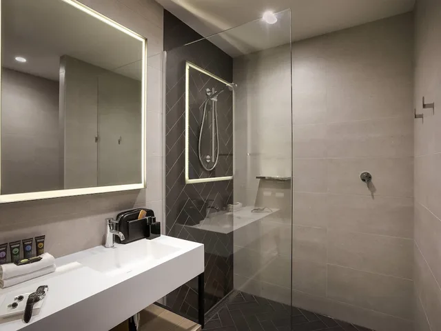 جناح بسرير كينج بإطلالة على المدينة بغرفة نوم واحدة، Novotel Melbourne South Wharf 6/10