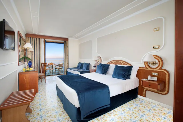 غرفة سوبيريور بسرير مزدوج أو سريرين منفصلين بإطلالة على البحر، Alimuri Bay Resort 2/8