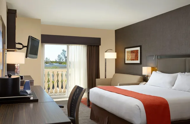 Room, Double Bed, Pool View, Holiday Inn Express and Suites Naples Downtown 1/1