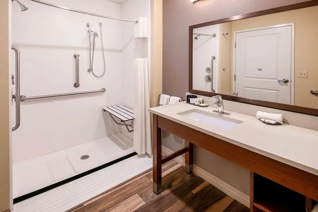 غرفة بسرير كينج لذوي الإعاقة، La Quinta Inn & Suites by Wyndham Durango 4/4