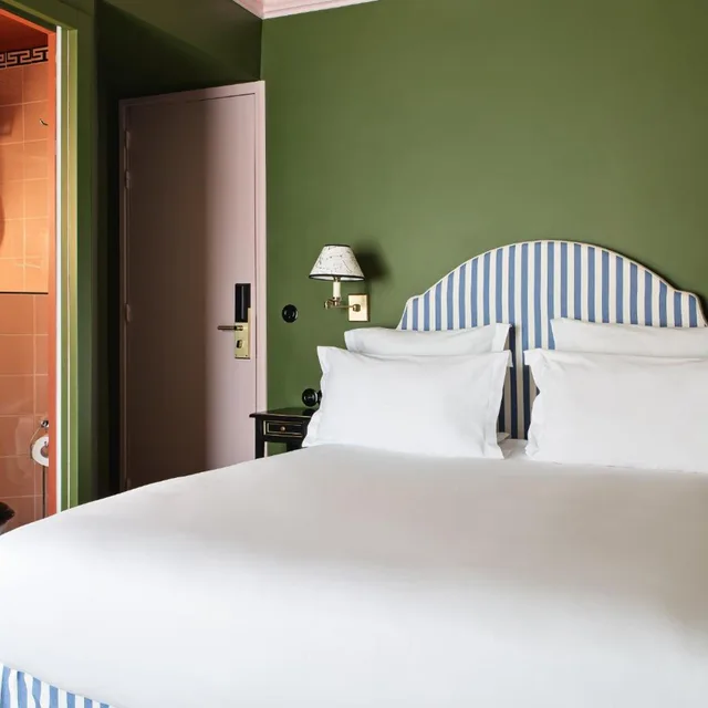Little, King Bed, Hotel Les Deux Gares 2/3