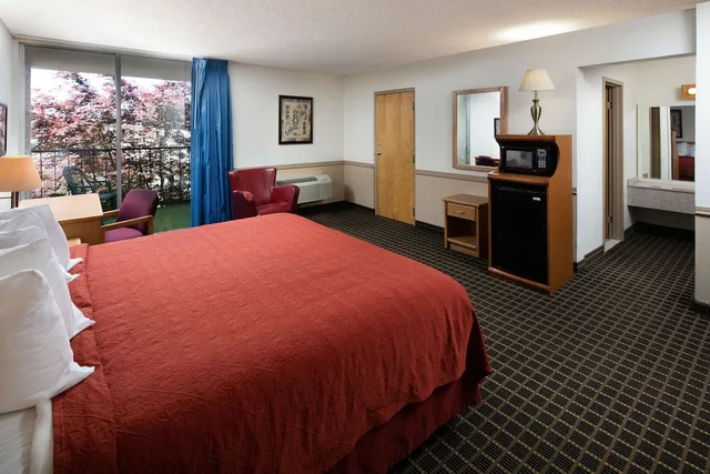غرفة بسرير كوين، Red Lion Hotel & Conference Center Ellensburg 2/4