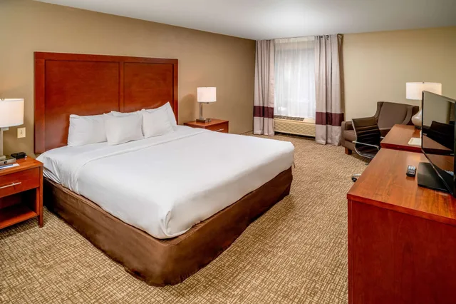 غرفة بسرير كينج لذوي الإعاقة، Comfort Inn & Suites Grundy, VA 1/3