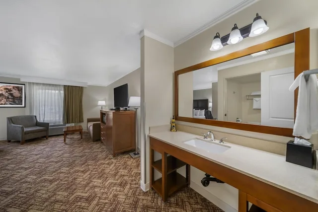 Standard, King Bed, Large, Best Western Plus Northwoods Inn 9/9