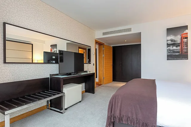 جناح سيغنتشر بسرير كينج وسريرين منفصلين بغرفتي نوم، Pestana Chelsea Bridge Hotel & Spa 8/10