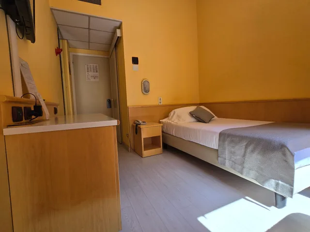 غرفة مفردة، Sant Ambroeus Hotel 1/24