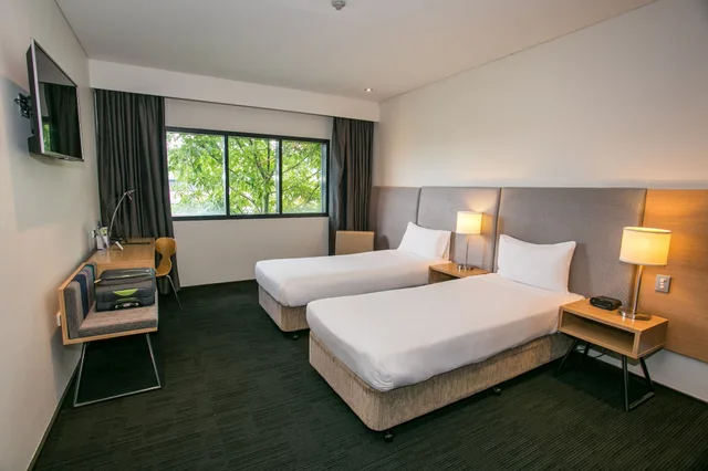 غرفة قياسية بسريرين منفصلين، Alpha Hotel Eastern Creek 1/3