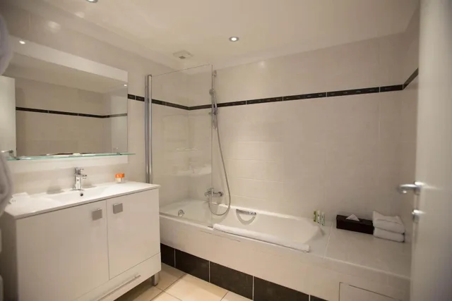Superior, Double or Twin Bed, Street View، Royal Antibes - Luxury Hotel, Residence, Beach & SPA 7/7
