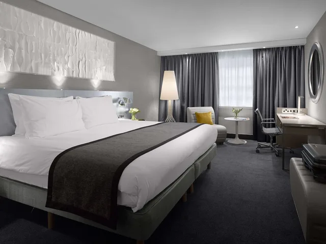 جناح جونيور بسرير كينج، Radisson Blu Hotel, Edinburgh City Centre 1/10