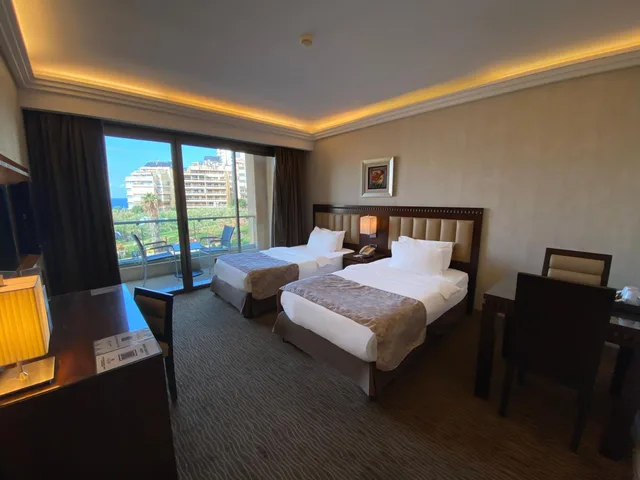 Deluxe Room Twin Bed Sea View W/ Balcony، Lancaster Suites Raouche 3/5