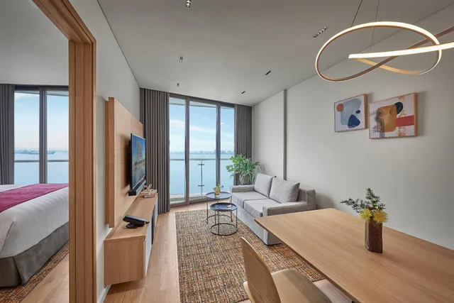 غرفة بريميير بإطلالة على البحيرة بغرفة نوم واحدة، PARKROYAL Serviced Suites Hanoi 1/1