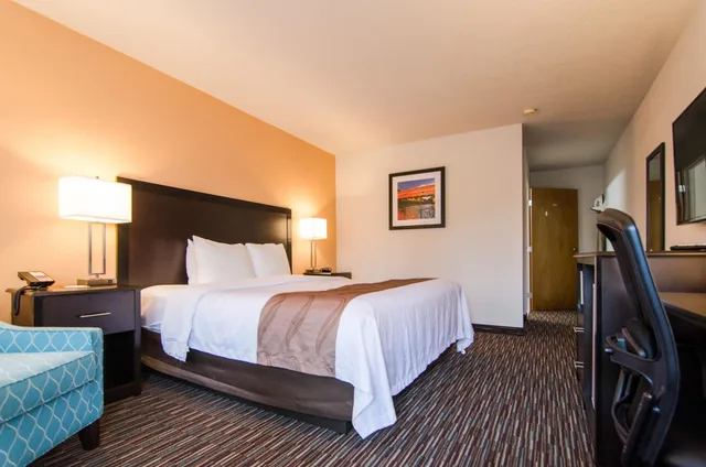 كوخ بسرير كينج، Cottage Grove Inn 2/5