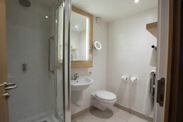 Guest Room, Twin Beds, with View, DoubleTree by Hilton Coventry Building Society Arena 7/8