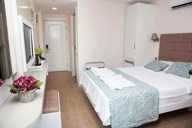 غرفة بسرير مزدوج أو سريرين منفصلين بإطلالة جزئية على البحر، Asli Hotel 7/10
