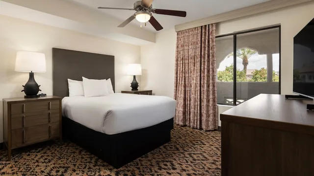 غرفة بسرير كينج وسريرين منفصلين بـ3 غرف نوم، Holiday Inn Club Vacations Scottsdale Resort 6/10
