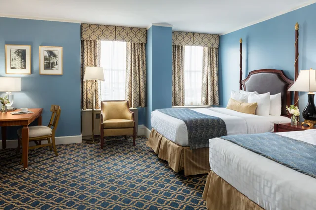 غرفة ديلوكس بسريرين مزدوجين، Francis Marion Hotel 1/2
