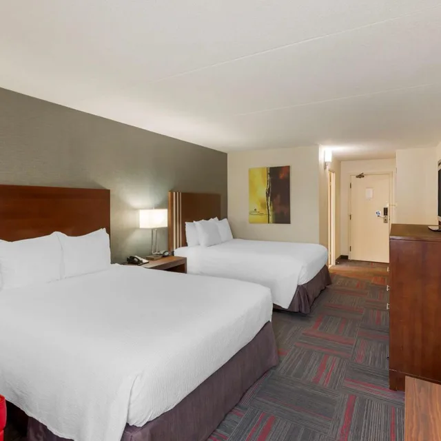 غرفة بسرير كينج وسريرين كوين لذوي الإعاقة، Best Western Plus Toronto Airport Hotel 2/5