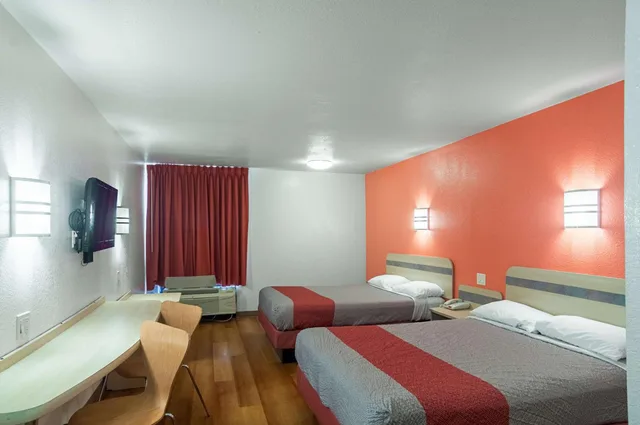 غرفة ديلوكس رباعية للمدخنين، Motel6 Oklahoma City, OK - South 2/10