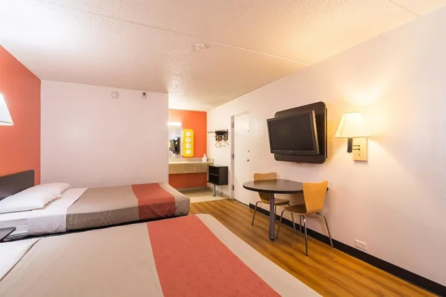 Standard, 2 Queen Beds, Motel6 Joliet, IL - I-80 7/10