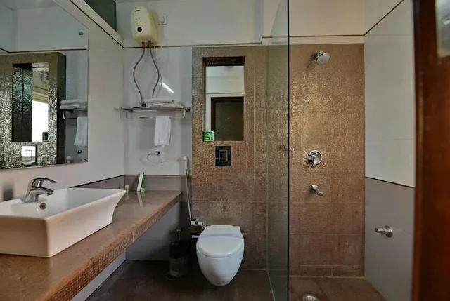 جناح فاخر بسرير كينج، Stately Suites, Golf Course Road 6/6