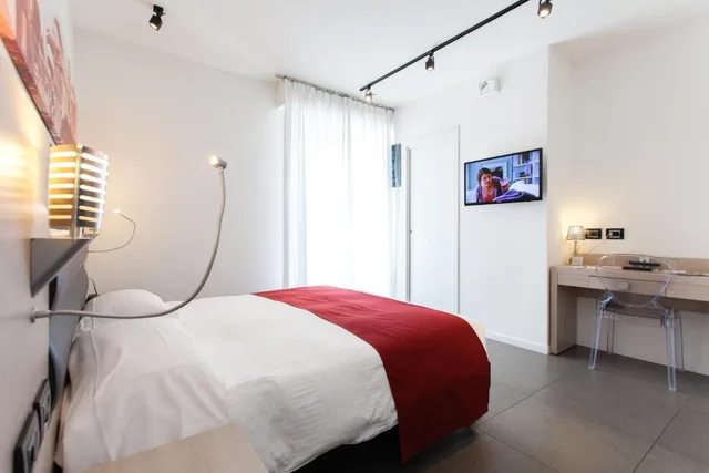 جناح مريح، HOTEL ADLON 1/2