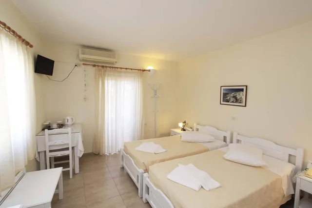 غرفة قياسية ثلاثية بثلاثة أسرّة بشرفة، Ersi Villas 4/10