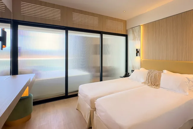 غرفة سوبيريور عائلية بإطلالة على البحر، Cavo Maris Beach Hotel 2/8