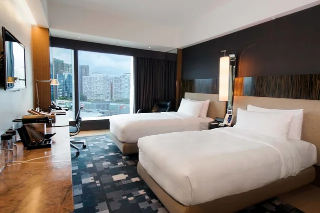 Icon 36, Twin Beds, City View، Hotel ICON 2/4