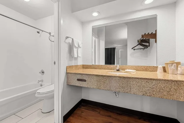 غرفة بسرير كينج لذوي الإعاقة، Americas Best Value Inn Hamilton 3/4