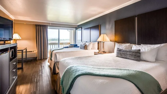 غرفة بسريرين كوين بإطلالة على النهر بشرفة، Best Western Pier Point Inn 2/6