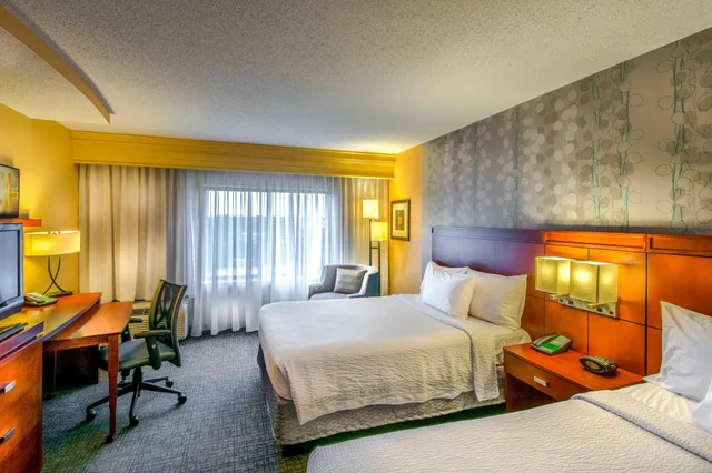 room, 2 queen beds, Courtyard Greensboro Airport 3/10