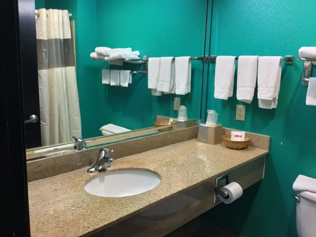 Efficiency, 2 Queen Beds, Kitchenette، Days Inn By Wyndham Kemah 10/10
