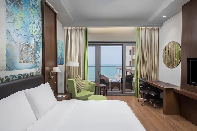 Superior, King Bed, Pool and Ocean View، RADISSON BLU HOTEL, SOHAR 7/10